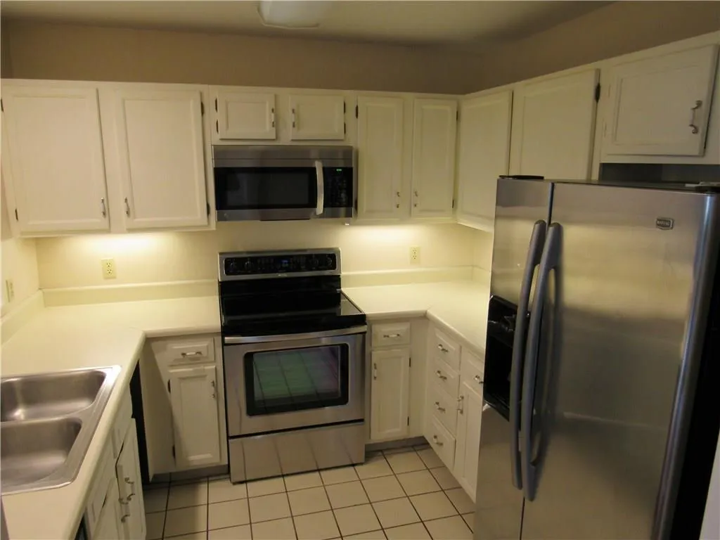 701 Hollyfax Circle, Atlanta, Georgia 30328, 1 Bedroom Bedrooms, ,1 BathroomBathrooms,Residential,Sold,701 Hollyfax Circle,5948531