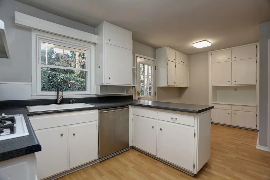 307 Tall Oaks Drive, Sandy Springs, Georgia 30342, 4 Bedrooms Bedrooms, ,2 BathroomsBathrooms,Residential,Sold,307 Tall Oaks Drive,5797341