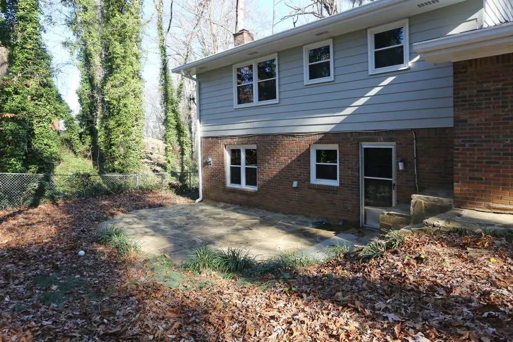 307 Tall Oaks Drive, Sandy Springs, Georgia 30342, 4 Bedrooms Bedrooms, ,2 BathroomsBathrooms,Residential,Sold,307 Tall Oaks Drive,5797341