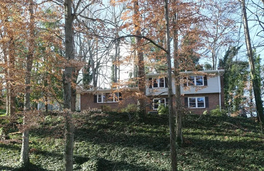 307 Tall Oaks Drive, Sandy Springs, Georgia 30342, 4 Bedrooms Bedrooms, ,2 BathroomsBathrooms,Residential,Sold,307 Tall Oaks Drive,5797341