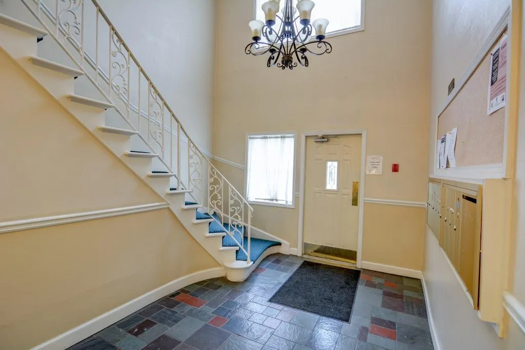 6851 Roswell Road Unit O7, Sandy Springs, Georgia 30328, 1 Bedroom Bedrooms, ,1 BathroomBathrooms,Residential,Sold,6851 Roswell Road Unit O7,6825349