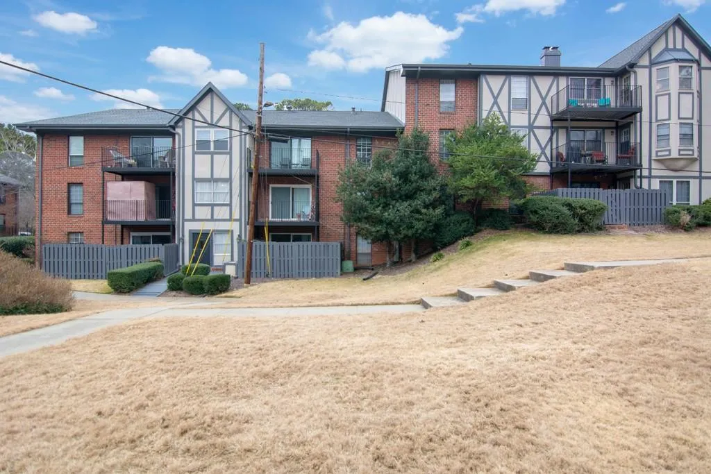 6851 Roswell Road Unit O7, Sandy Springs, Georgia 30328, 1 Bedroom Bedrooms, ,1 BathroomBathrooms,Residential,Sold,6851 Roswell Road Unit O7,6825349