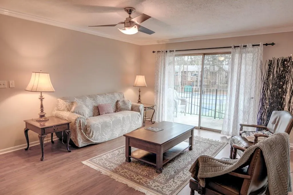 6851 Roswell Road Unit O7, Sandy Springs, Georgia 30328, 1 Bedroom Bedrooms, ,1 BathroomBathrooms,Residential,Sold,6851 Roswell Road Unit O7,6825349