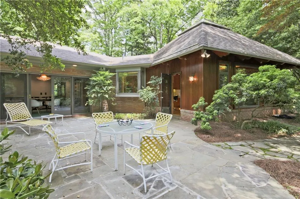 4566 Jett Road, Atlanta, Georgia 30327, 5 Bedrooms Bedrooms, ,2 BathroomsBathrooms,Residential,Sold,4566 Jett Road,5521631