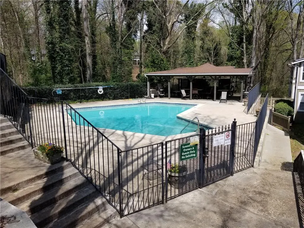 5141 Roswell Road Unit 6, Sandy Springs, Georgia 30342, 2 Bedrooms Bedrooms, ,2 BathroomsBathrooms,Residential,Sold,5141 Roswell Road Unit 6,6703625