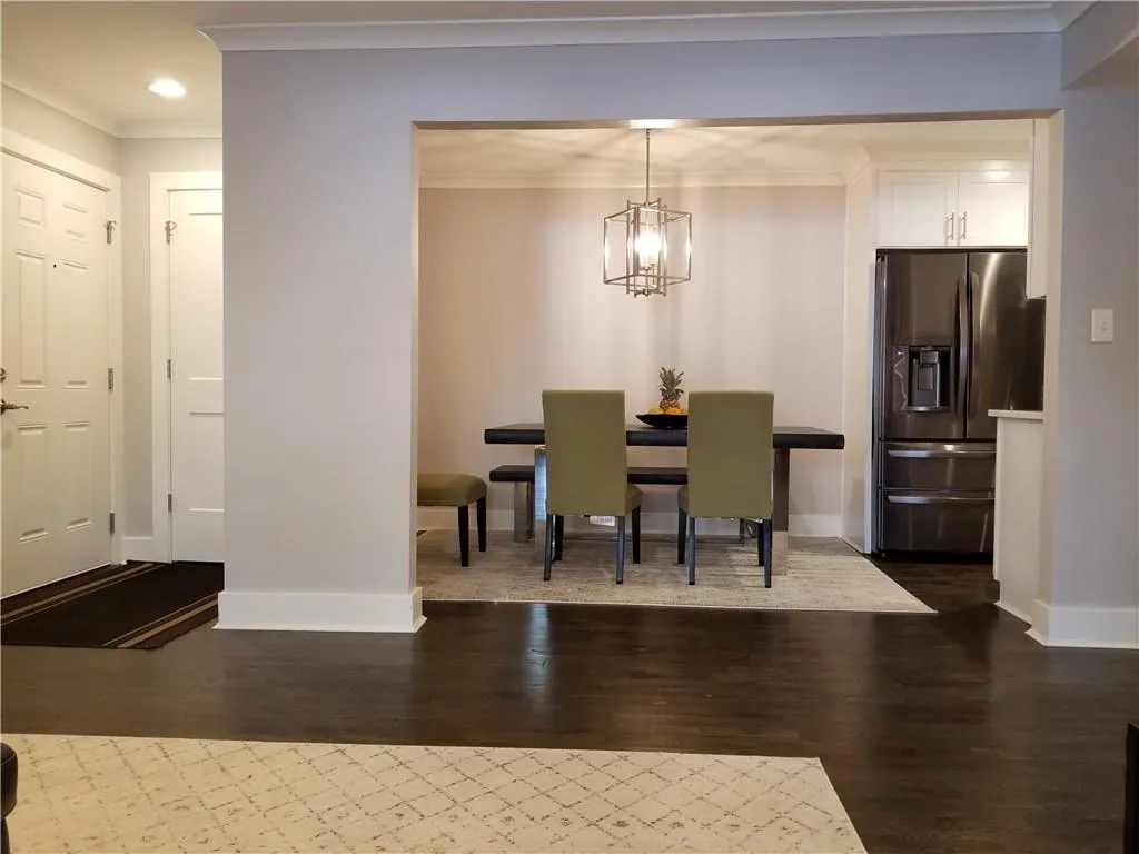 5141 Roswell Road Unit 6, Sandy Springs, Georgia 30342, 2 Bedrooms Bedrooms, ,2 BathroomsBathrooms,Residential,Sold,5141 Roswell Road Unit 6,6703625