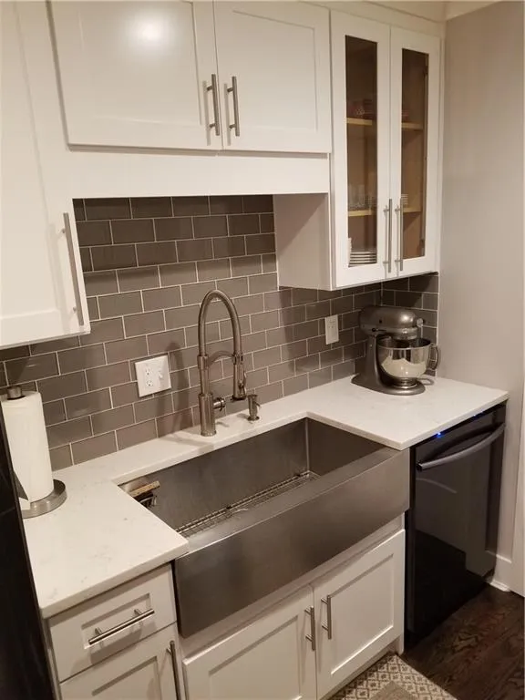 5141 Roswell Road Unit 6, Sandy Springs, Georgia 30342, 2 Bedrooms Bedrooms, ,2 BathroomsBathrooms,Residential,Sold,5141 Roswell Road Unit 6,6703625