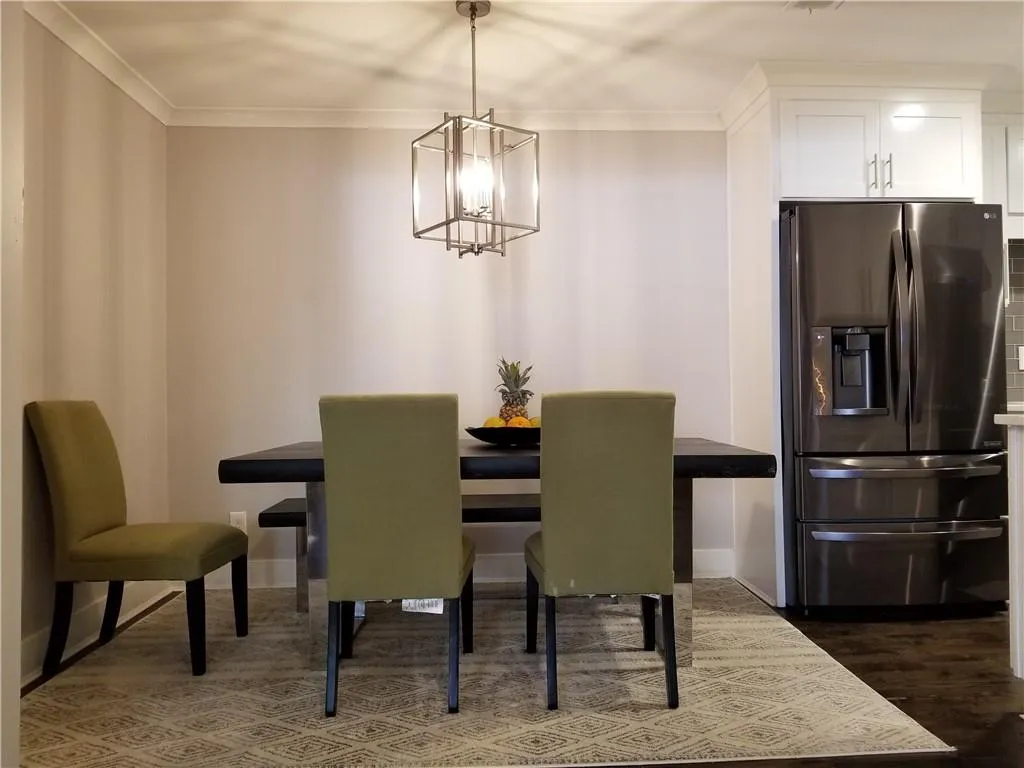 5141 Roswell Road Unit 6, Sandy Springs, Georgia 30342, 2 Bedrooms Bedrooms, ,2 BathroomsBathrooms,Residential,Sold,5141 Roswell Road Unit 6,6703625