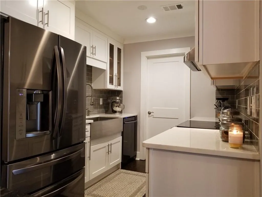 5141 Roswell Road Unit 6, Sandy Springs, Georgia 30342, 2 Bedrooms Bedrooms, ,2 BathroomsBathrooms,Residential,Sold,5141 Roswell Road Unit 6,6703625