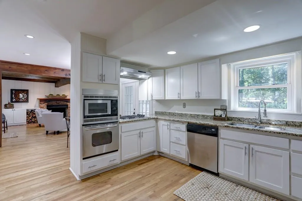 286 Dartmoor Circle, Sandy Springs, Georgia 30328, 4 Bedrooms Bedrooms, ,3 BathroomsBathrooms,Residential,Sold,286 Dartmoor Circle,6611617