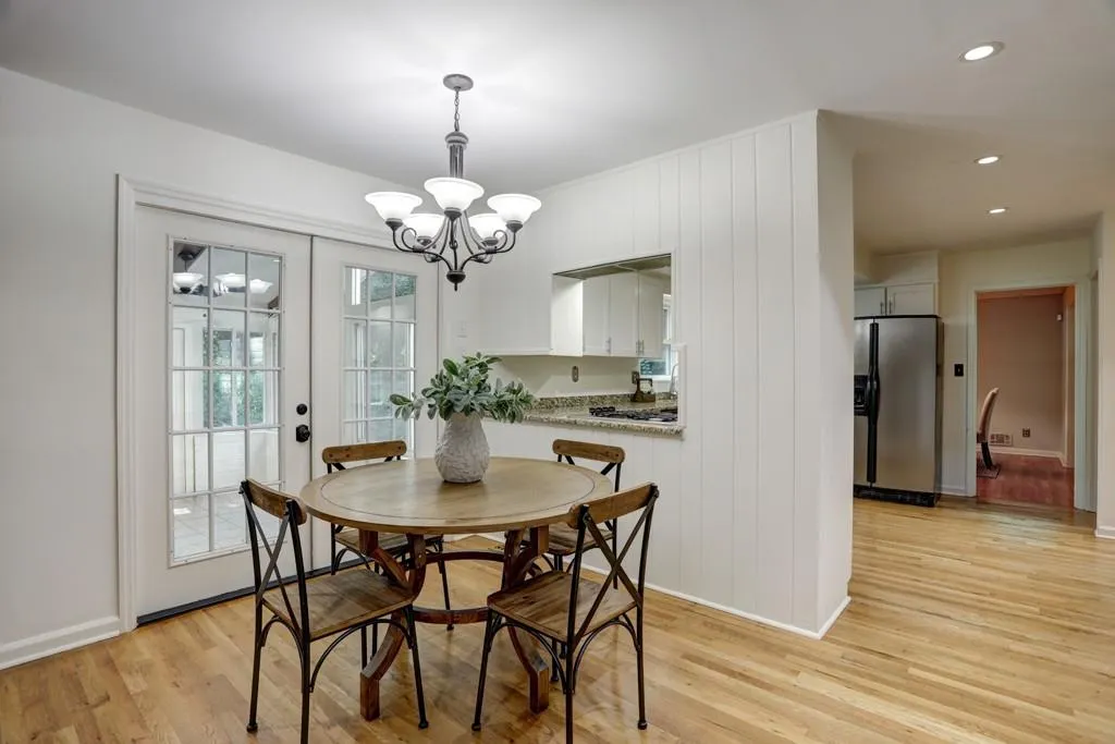 286 Dartmoor Circle, Sandy Springs, Georgia 30328, 4 Bedrooms Bedrooms, ,3 BathroomsBathrooms,Residential,Sold,286 Dartmoor Circle,6611617