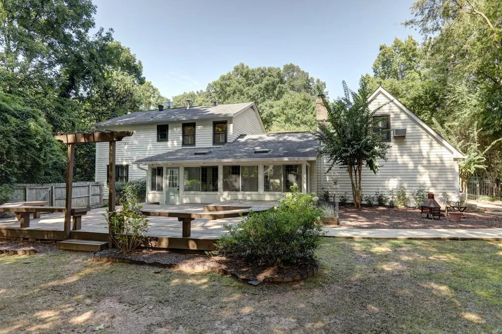 286 Dartmoor Circle, Sandy Springs, Georgia 30328, 4 Bedrooms Bedrooms, ,3 BathroomsBathrooms,Residential,Sold,286 Dartmoor Circle,6611617