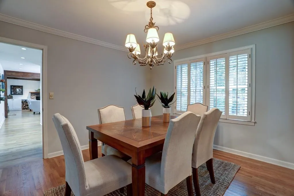 286 Dartmoor Circle, Sandy Springs, Georgia 30328, 4 Bedrooms Bedrooms, ,3 BathroomsBathrooms,Residential,Sold,286 Dartmoor Circle,6611617