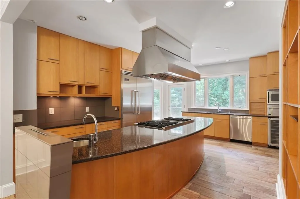 410 Overview Drive, Atlanta, Georgia 30327, 6 Bedrooms Bedrooms, ,5 BathroomsBathrooms,Residential,Sold,410 Overview Drive,6900686