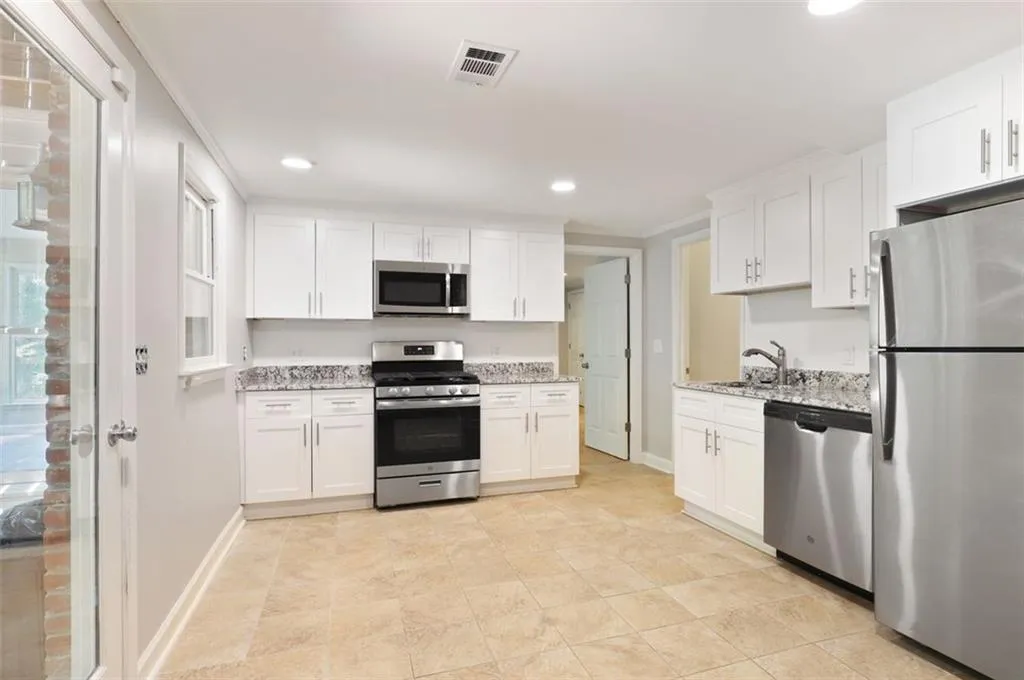 410 Overview Drive, Atlanta, Georgia 30327, 6 Bedrooms Bedrooms, ,5 BathroomsBathrooms,Residential,Sold,410 Overview Drive,6900686