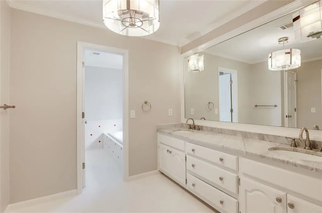 410 Overview Drive, Atlanta, Georgia 30327, 6 Bedrooms Bedrooms, ,5 BathroomsBathrooms,Residential,Sold,410 Overview Drive,6900686