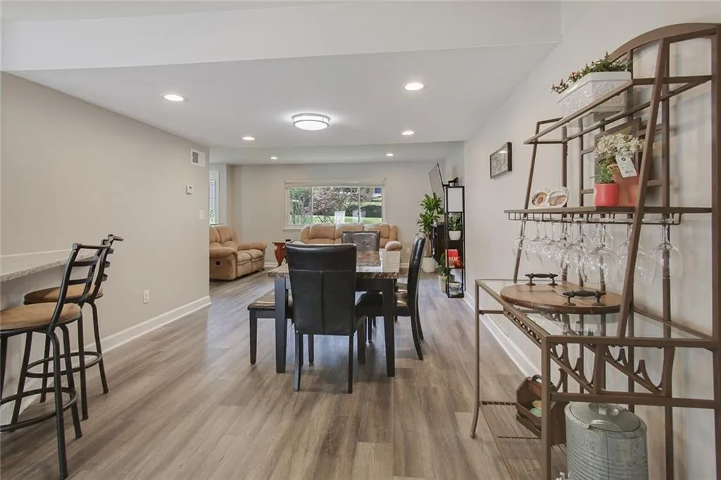 7086 Stonington Drive, Atlanta, Georgia 30328, 3 Bedrooms Bedrooms, ,2 BathroomsBathrooms,Residential,Sold,7086 Stonington Drive,6891017