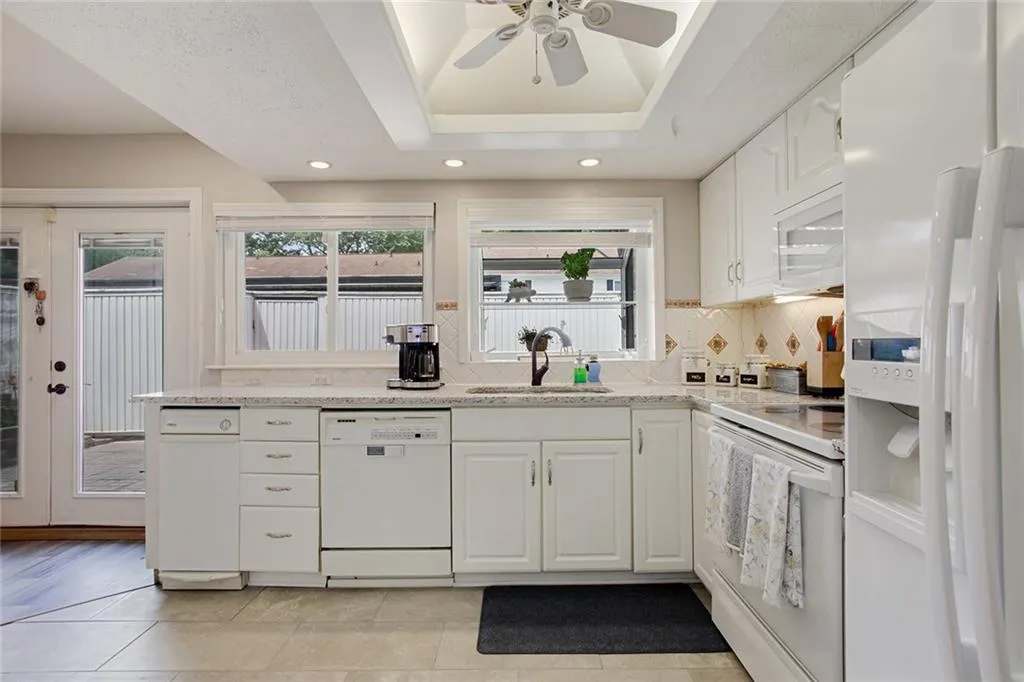 7086 Stonington Drive, Atlanta, Georgia 30328, 3 Bedrooms Bedrooms, ,2 BathroomsBathrooms,Residential,Sold,7086 Stonington Drive,6891017