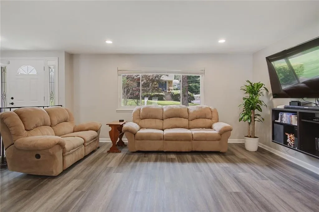 7086 Stonington Drive, Atlanta, Georgia 30328, 3 Bedrooms Bedrooms, ,2 BathroomsBathrooms,Residential,Sold,7086 Stonington Drive,6891017