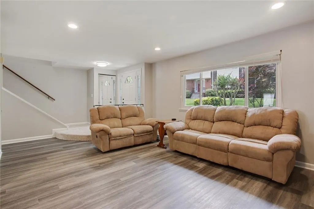 7086 Stonington Drive, Atlanta, Georgia 30328, 3 Bedrooms Bedrooms, ,2 BathroomsBathrooms,Residential,Sold,7086 Stonington Drive,6891017