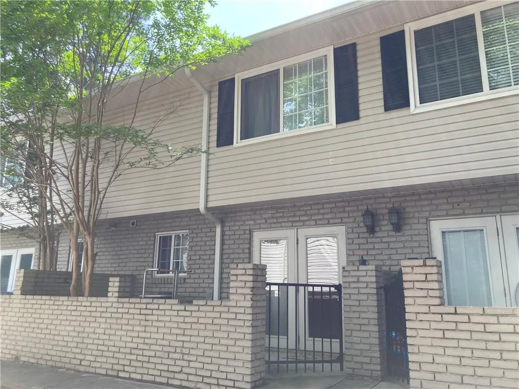 6940 Roswell Road Unit 14e, Sandy Springs, Georgia 30328, 1 Bedroom Bedrooms, ,1 BathroomBathrooms,Residential,Sold,6940 Roswell Road Unit 14e,7063577