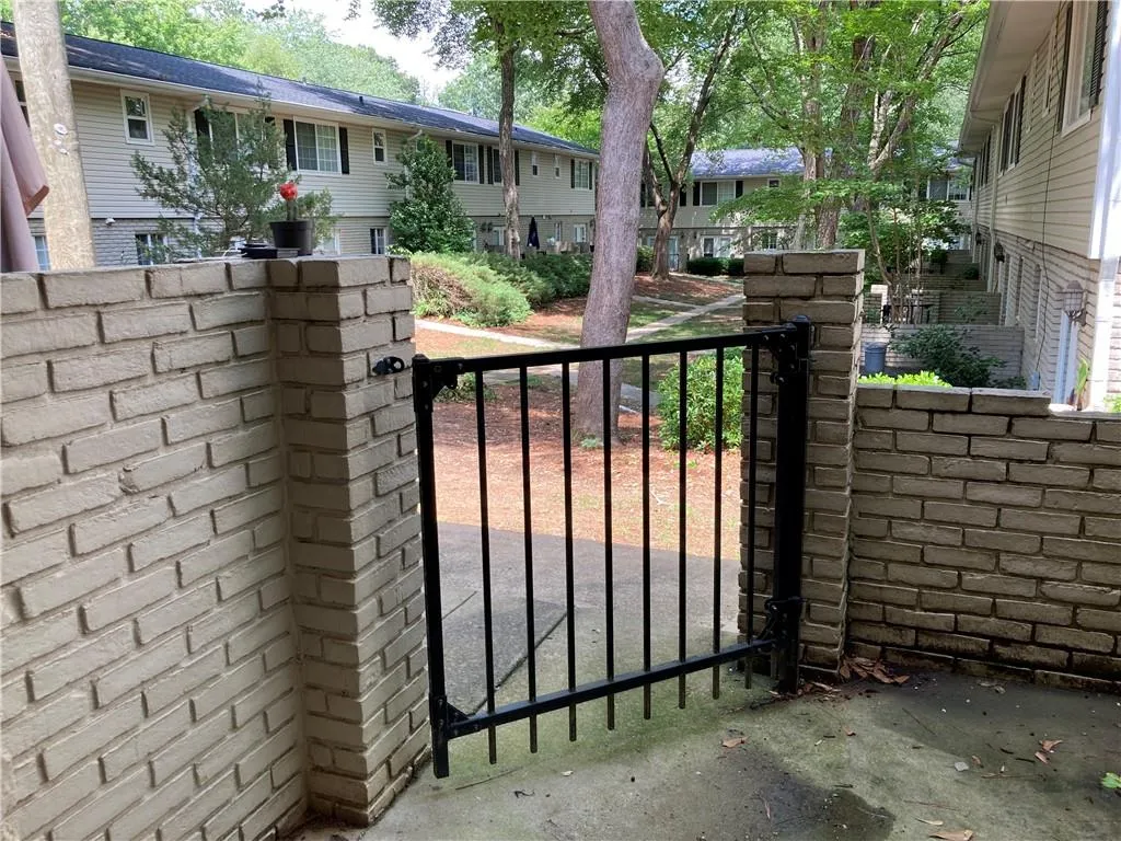 6940 Roswell Road Unit 14e, Sandy Springs, Georgia 30328, 1 Bedroom Bedrooms, ,1 BathroomBathrooms,Residential,Sold,6940 Roswell Road Unit 14e,7063577