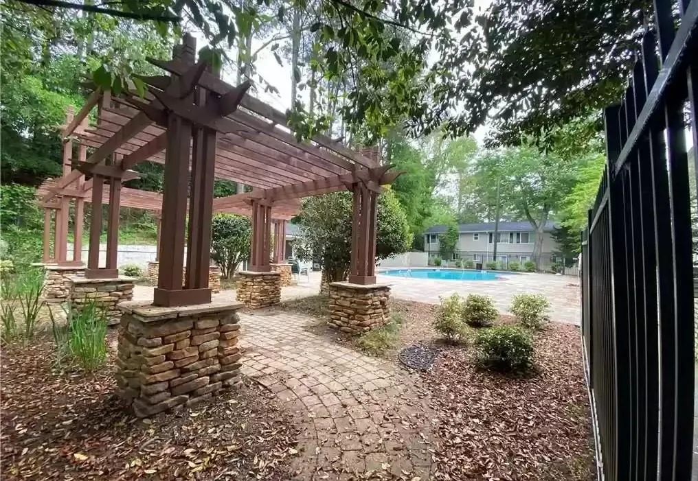 6940 Roswell Road Unit 14e, Sandy Springs, Georgia 30328, 1 Bedroom Bedrooms, ,1 BathroomBathrooms,Residential,Sold,6940 Roswell Road Unit 14e,7063577