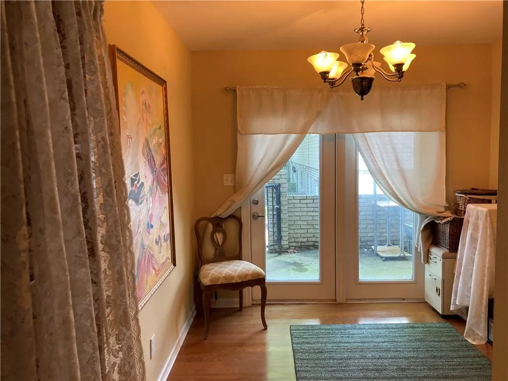 6940 Roswell Road Unit 14e, Sandy Springs, Georgia 30328, 1 Bedroom Bedrooms, ,1 BathroomBathrooms,Residential,Sold,6940 Roswell Road Unit 14e,7063577