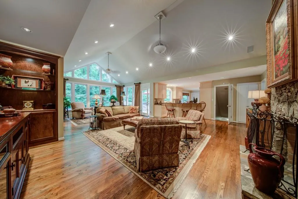 455 Forestdale Drive Ne, Sandy Springs, Georgia 30342, 6 Bedrooms Bedrooms, ,4 BathroomsBathrooms,Residential,Sold,455 Forestdale Drive Ne,6750453