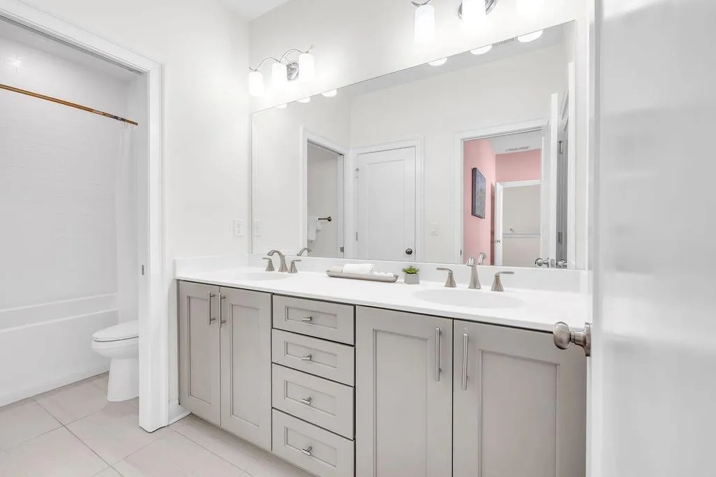Jack/Jill bath for secondary bathrooms