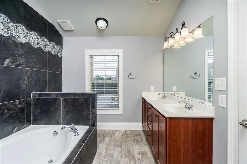 757 Berrydale Drive Unit 44, Atlanta, Georgia 30328, 3 Bedrooms Bedrooms, ,2 BathroomsBathrooms,Residential,Sold,757 Berrydale Drive Unit 44,7036119