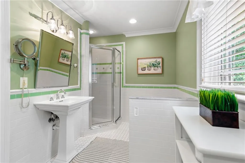 2nd Primary Bath on Main