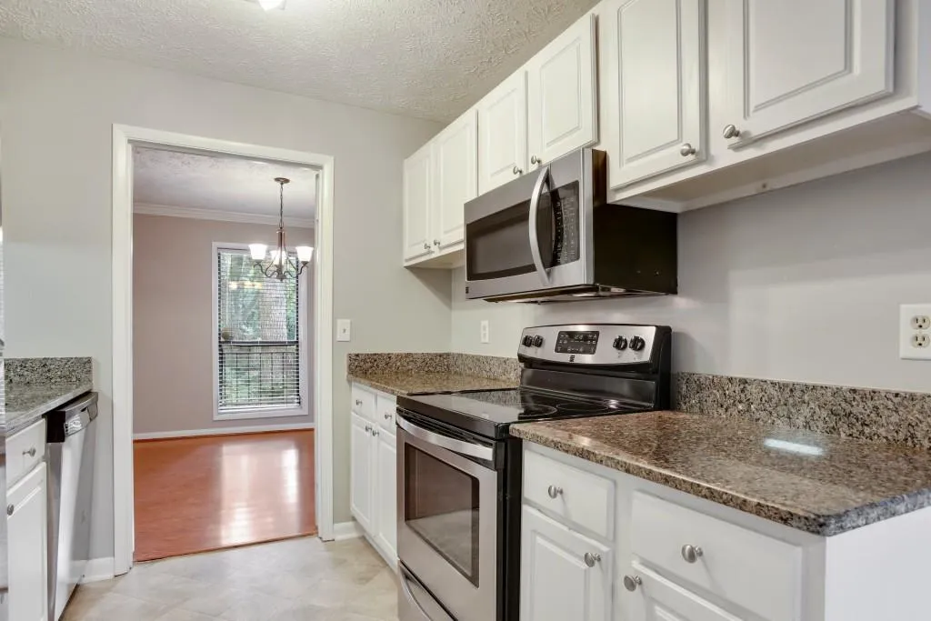 5137 Roswell Road Unit 7, Sandy Springs, Georgia 30342, 2 Bedrooms Bedrooms, ,2 BathroomsBathrooms,Residential,Sold,5137 Roswell Road Unit 7,5929338