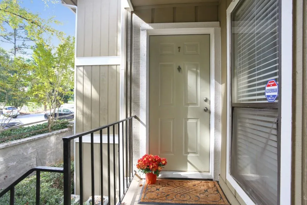 5137 Roswell Road Unit 7, Sandy Springs, Georgia 30342, 2 Bedrooms Bedrooms, ,2 BathroomsBathrooms,Residential,Sold,5137 Roswell Road Unit 7,5929338