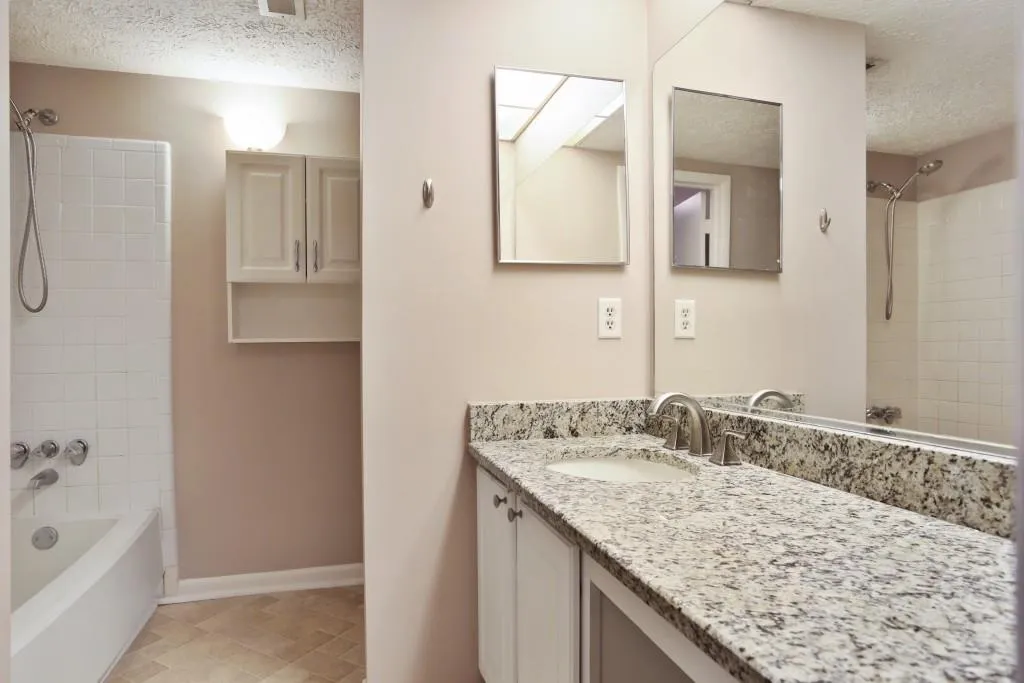 5137 Roswell Road Unit 7, Sandy Springs, Georgia 30342, 2 Bedrooms Bedrooms, ,2 BathroomsBathrooms,Residential,Sold,5137 Roswell Road Unit 7,5929338