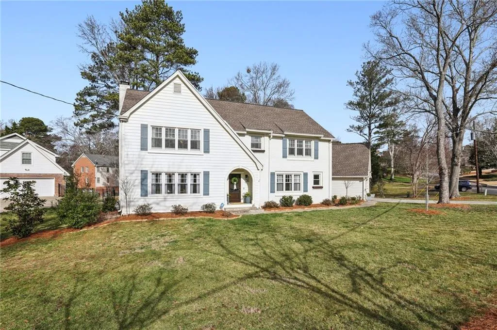 6785 Hunters Trace Circle, Atlanta, Georgia 30328, 5 Bedrooms Bedrooms, ,3 BathroomsBathrooms,Residential,Sold,6785 Hunters Trace Circle,7526161