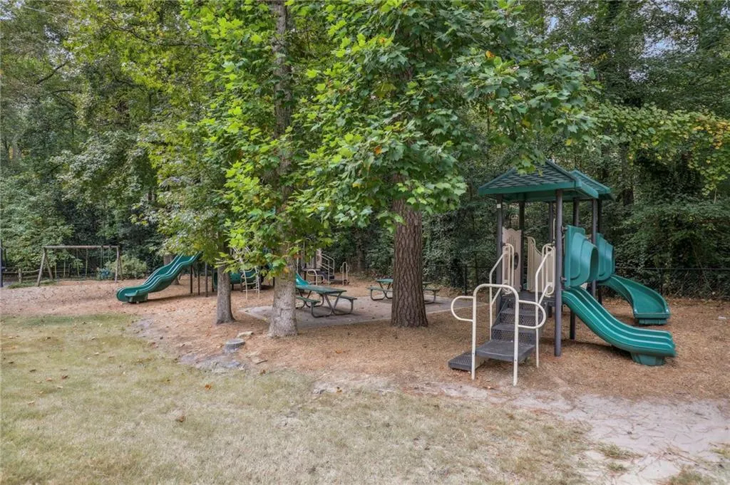 6785 Hunters Trace Circle, Atlanta, Georgia 30328, 5 Bedrooms Bedrooms, ,3 BathroomsBathrooms,Residential,Sold,6785 Hunters Trace Circle,7526161