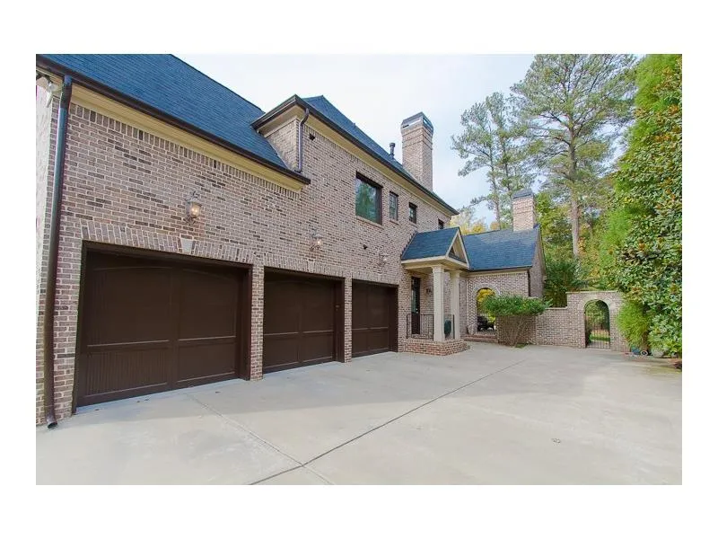 15 Brookside Walk Ne, Atlanta, Georgia 30342, 5 Bedrooms Bedrooms, ,6 BathroomsBathrooms,Residential,Sold,15 Brookside Walk Ne,5650382