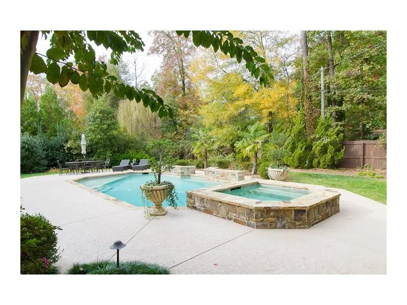 15 Brookside Walk Ne, Atlanta, Georgia 30342, 5 Bedrooms Bedrooms, ,6 BathroomsBathrooms,Residential,Sold,15 Brookside Walk Ne,5650382