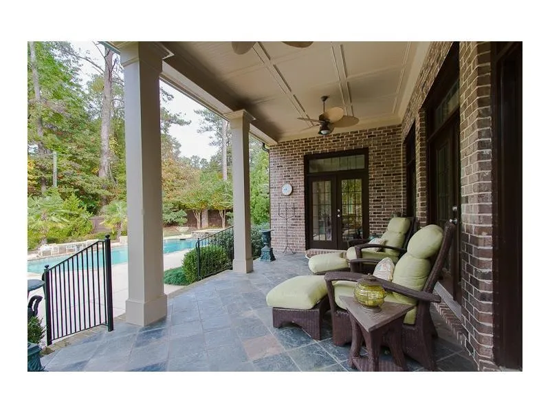 15 Brookside Walk Ne, Atlanta, Georgia 30342, 5 Bedrooms Bedrooms, ,6 BathroomsBathrooms,Residential,Sold,15 Brookside Walk Ne,5650382