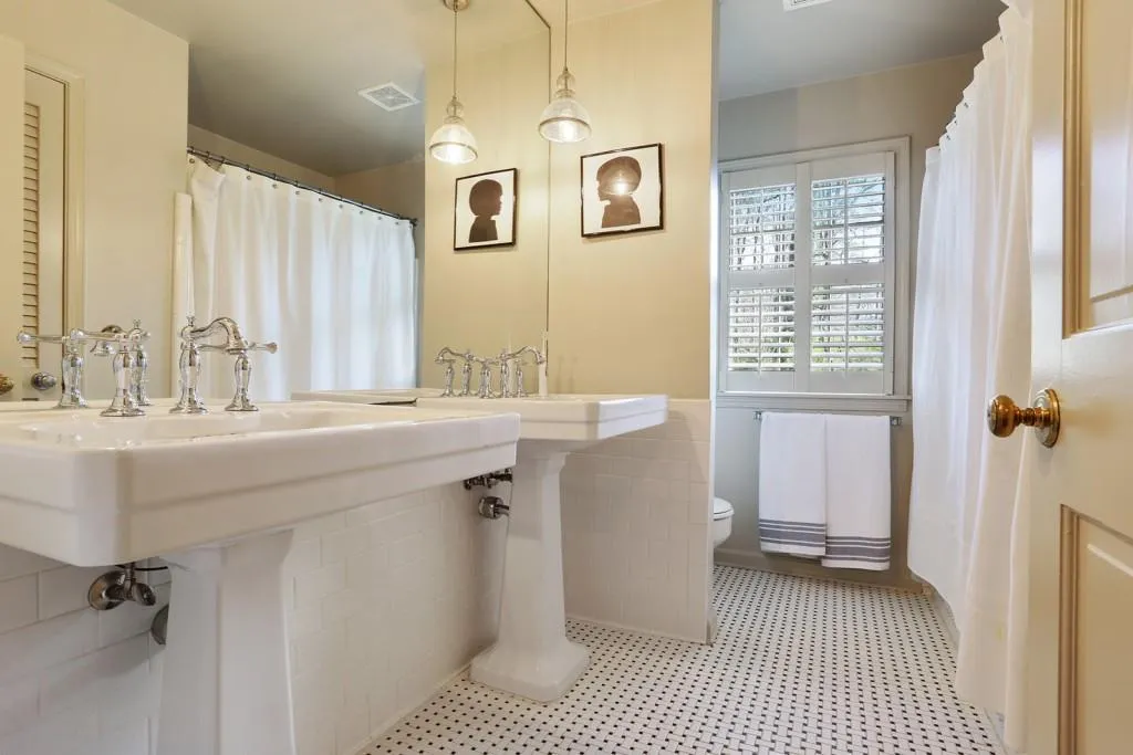 1165 Old Woodbine Road, Sandy Springs, Georgia 30319, 4 Bedrooms Bedrooms, ,2 BathroomsBathrooms,Residential,Sold,1165 Old Woodbine Road,6519882
