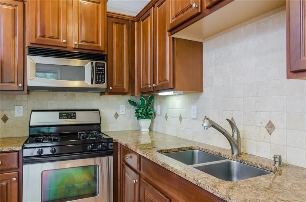 626 Pember Point, Sandy Springs, Georgia 30350, 3 Bedrooms Bedrooms, ,3 BathroomsBathrooms,Residential,Sold,626 Pember Point,5901238