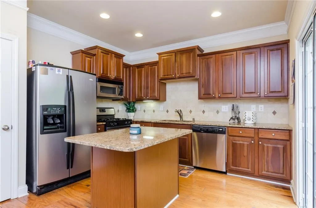 626 Pember Point, Sandy Springs, Georgia 30350, 3 Bedrooms Bedrooms, ,3 BathroomsBathrooms,Residential,Sold,626 Pember Point,5901238