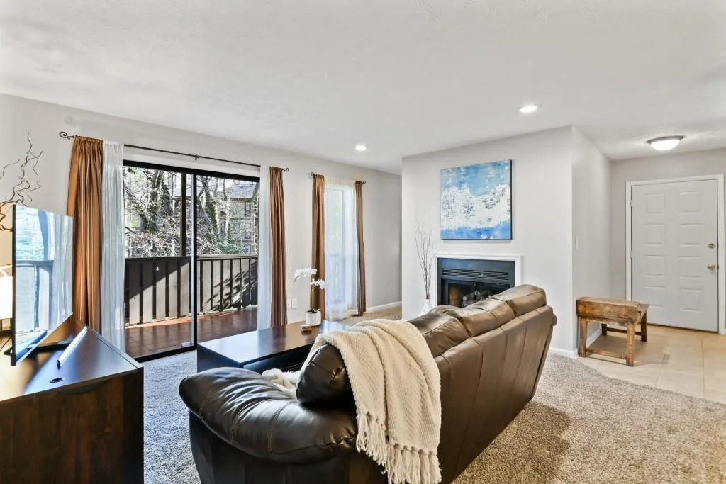 1310 Woodcliff Drive, Sandy Springs, Georgia 30350, 1 Bedroom Bedrooms, ,1 BathroomBathrooms,Residential,Sold,1310 Woodcliff Drive,7021125