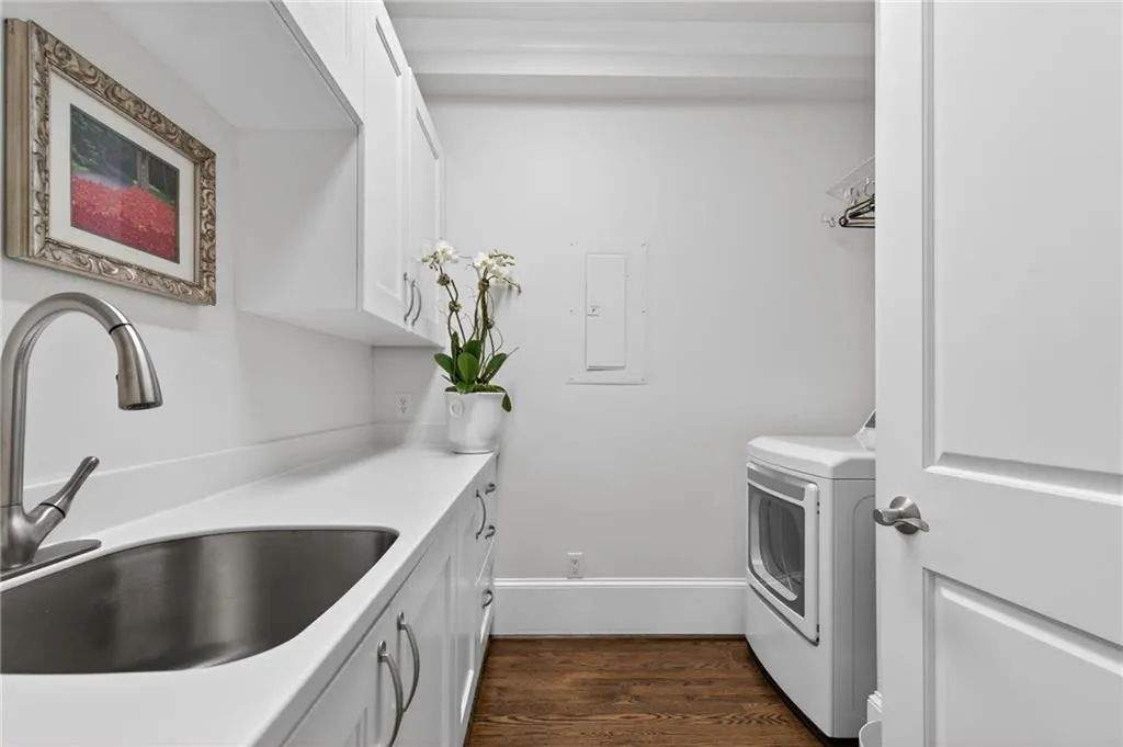 92 Old Ivy Road Ne Unit 7, Atlanta, Georgia 30342, 4 Bedrooms Bedrooms, 0 ,4 BathroomsBathrooms,Residential,For Sale,92 Old Ivy Road Ne Unit 7,7708312