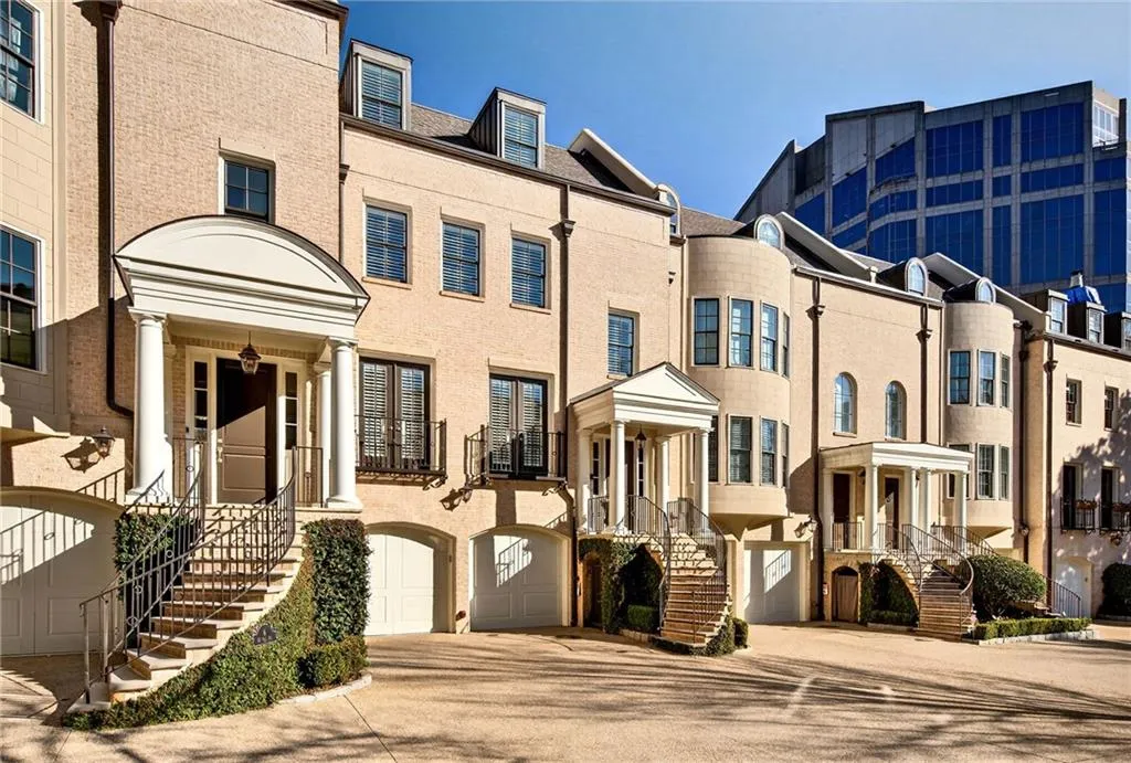 92 Old Ivy Road Ne Unit 7, Atlanta, Georgia 30342, 4 Bedrooms Bedrooms, 0 ,4 BathroomsBathrooms,Residential,For Sale,92 Old Ivy Road Ne Unit 7,7708312
