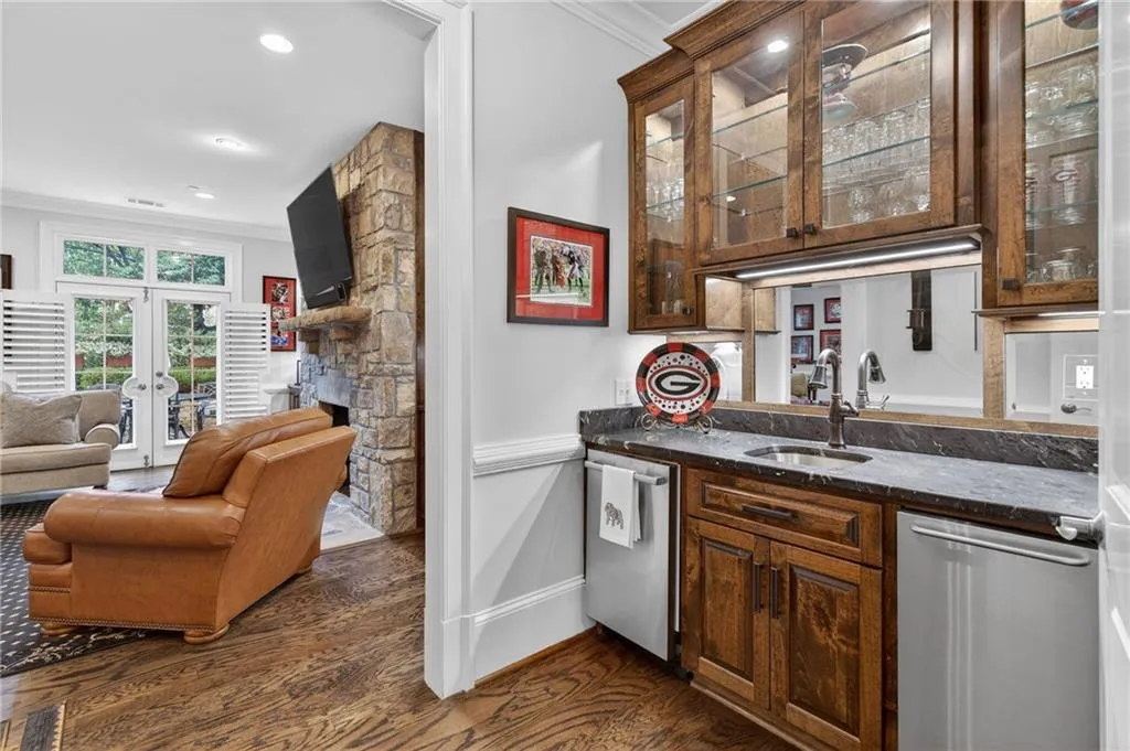 92 Old Ivy Road Ne Unit 7, Atlanta, Georgia 30342, 4 Bedrooms Bedrooms, 0 ,4 BathroomsBathrooms,Residential,For Sale,92 Old Ivy Road Ne Unit 7,7708312