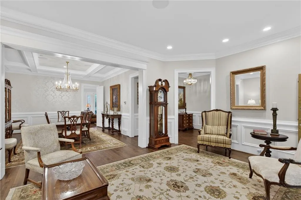 92 Old Ivy Road Ne Unit 7, Atlanta, Georgia 30342, 4 Bedrooms Bedrooms, 0 ,4 BathroomsBathrooms,Residential,For Sale,92 Old Ivy Road Ne Unit 7,7708312