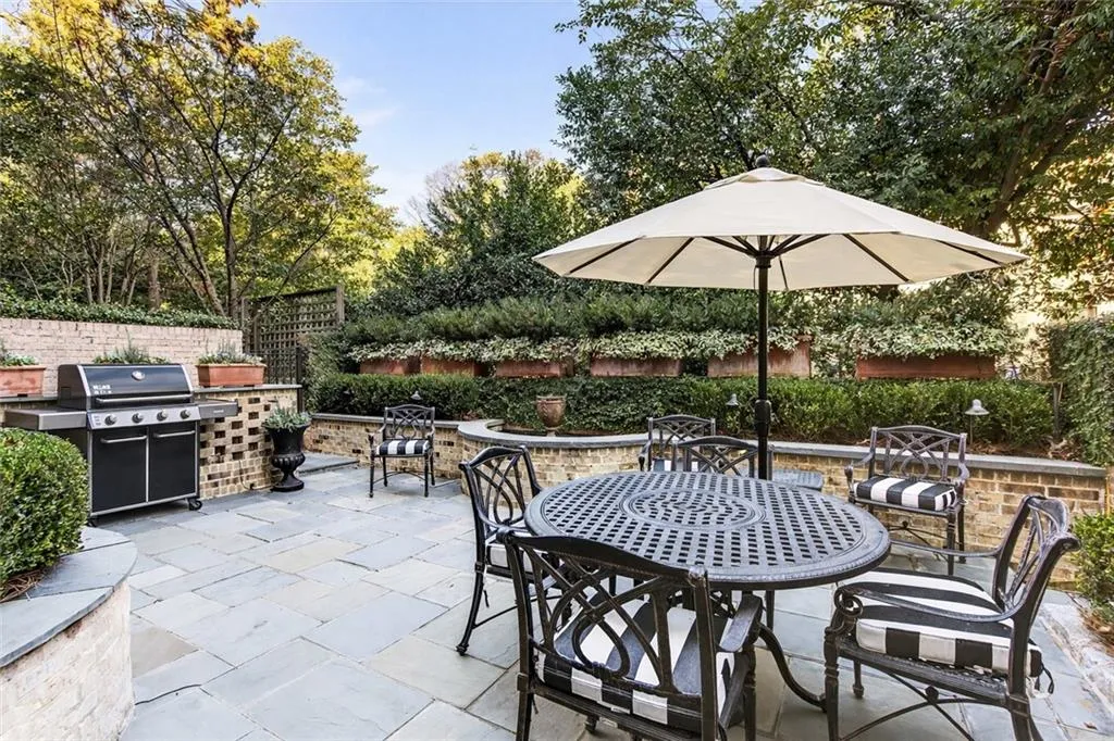 92 Old Ivy Road Ne Unit 7, Atlanta, Georgia 30342, 4 Bedrooms Bedrooms, 0 ,4 BathroomsBathrooms,Residential,For Sale,92 Old Ivy Road Ne Unit 7,7708312
