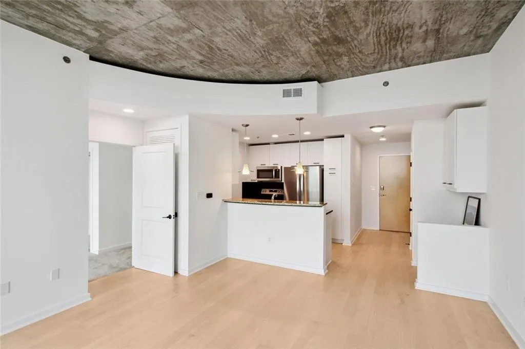 3324 Peachtree Road Ne Unit 3016, Atlanta, Georgia 30326, 1 Bedroom Bedrooms, ,1 BathroomBathrooms,Residential,For Sale,3324 Peachtree Road Ne Unit 3016,7611590